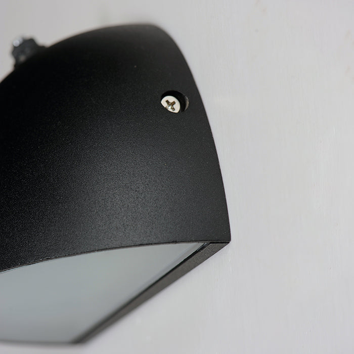 Maxim 52122 Pathfinder 1-lt 7" LED Outdoor Wall Sconce, with Photocell, 3000K, 820 Lumens, 120-277V